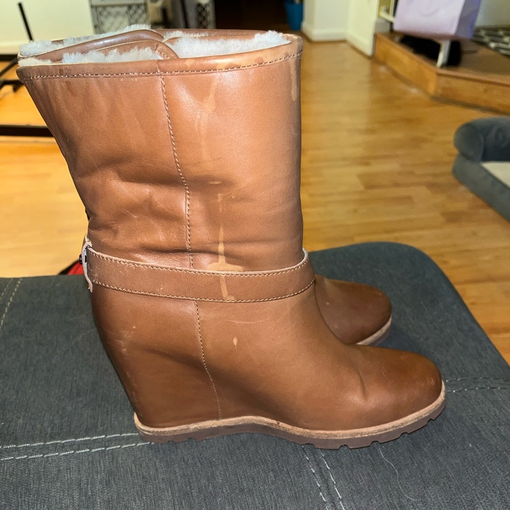 Ugg Hidden Heel Leather Boot Size 8. - image 3